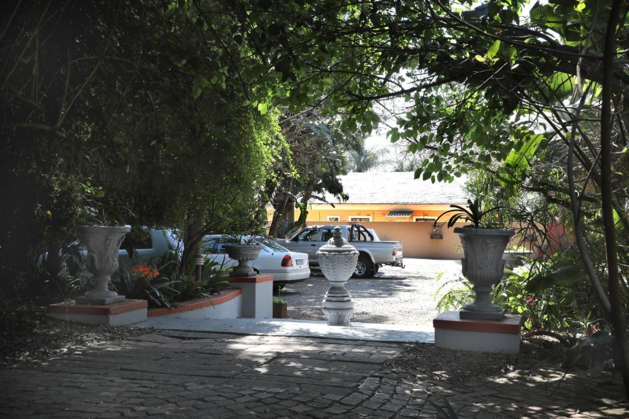 Brooklyn Guesthouses Pretoria-Noord Exteriör bild