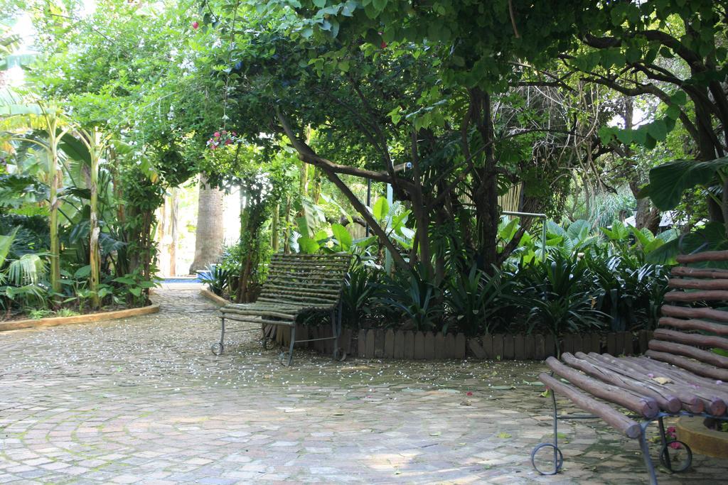 Brooklyn Guesthouses Pretoria-Noord Exteriör bild